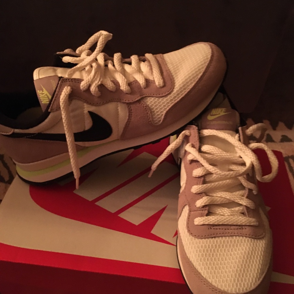 Nike internationalist